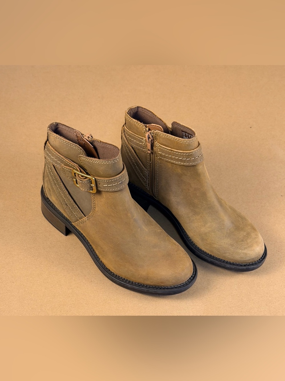 CLARKS Collection Women's Dark Tan Leather Maye Strap Ankle Boots SZ 6 NWOT